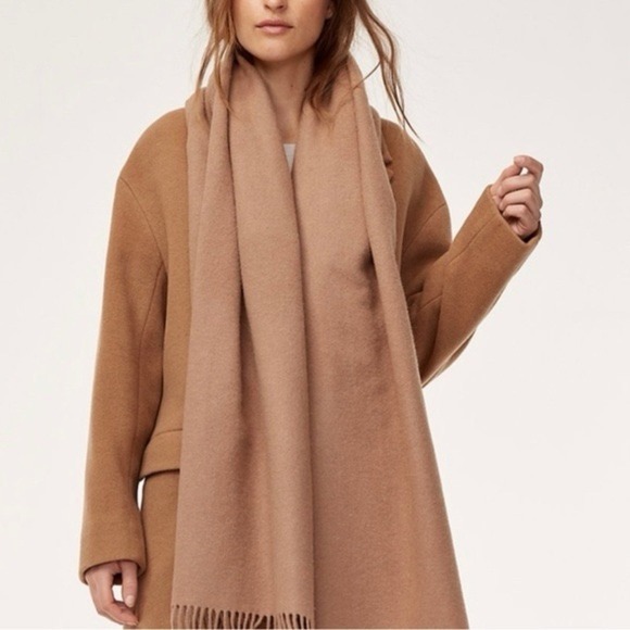 NEW NWT Aritzia Wilfred The Classic Wool Fringe Scarf Gold Camel - Picture 2 of 4